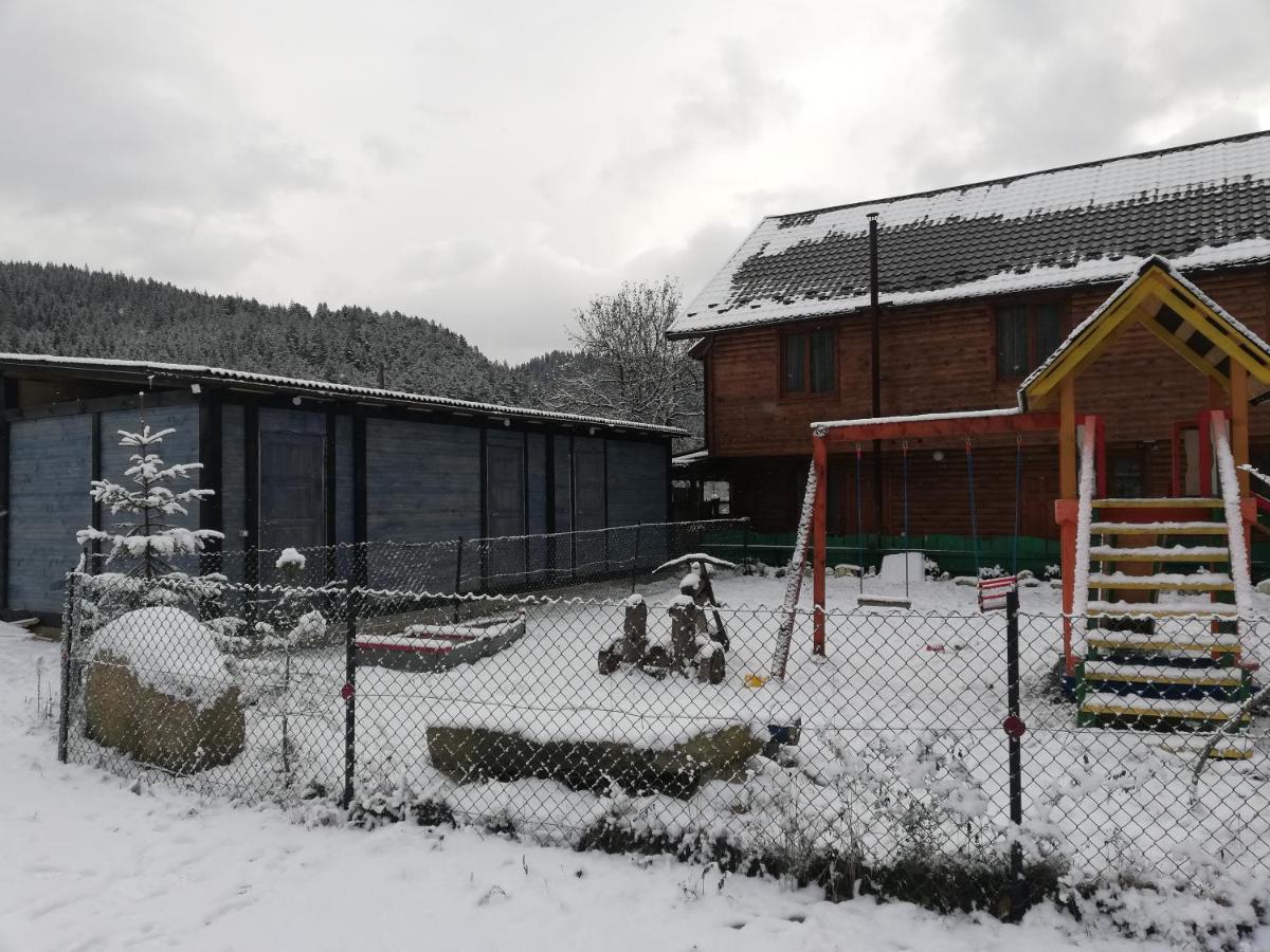Hotel Krym Yaremche Exterior foto