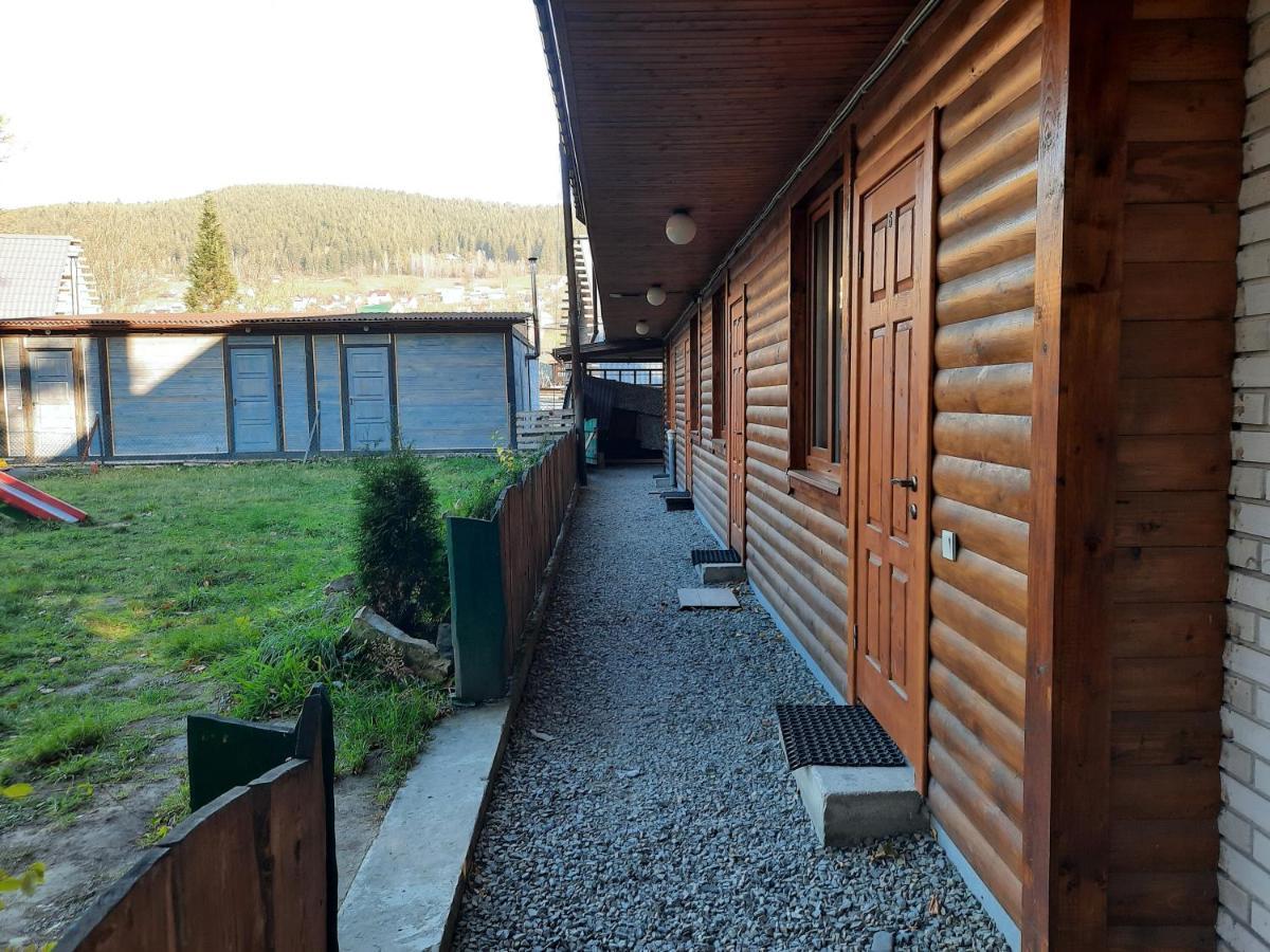 Hotel Krym Yaremche Exterior foto