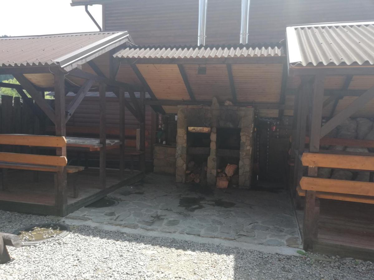 Hotel Krym Yaremche Exterior foto