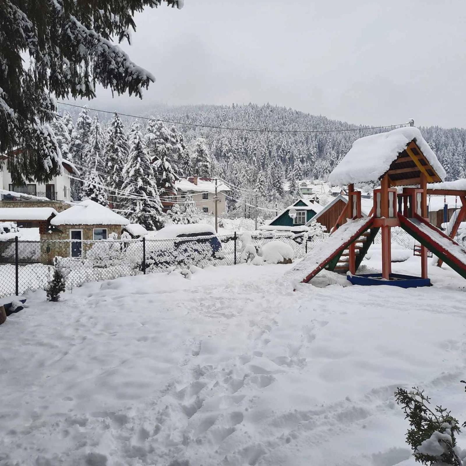 Hotel Krym Yaremche Exterior foto