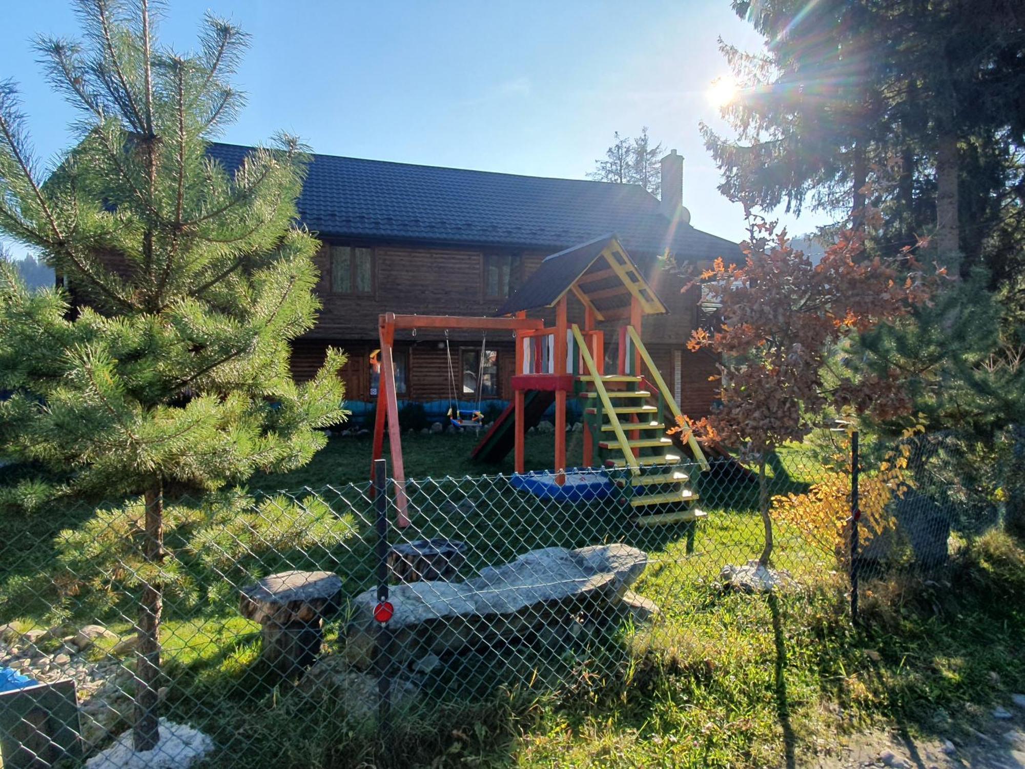 Hotel Krym Yaremche Exterior foto