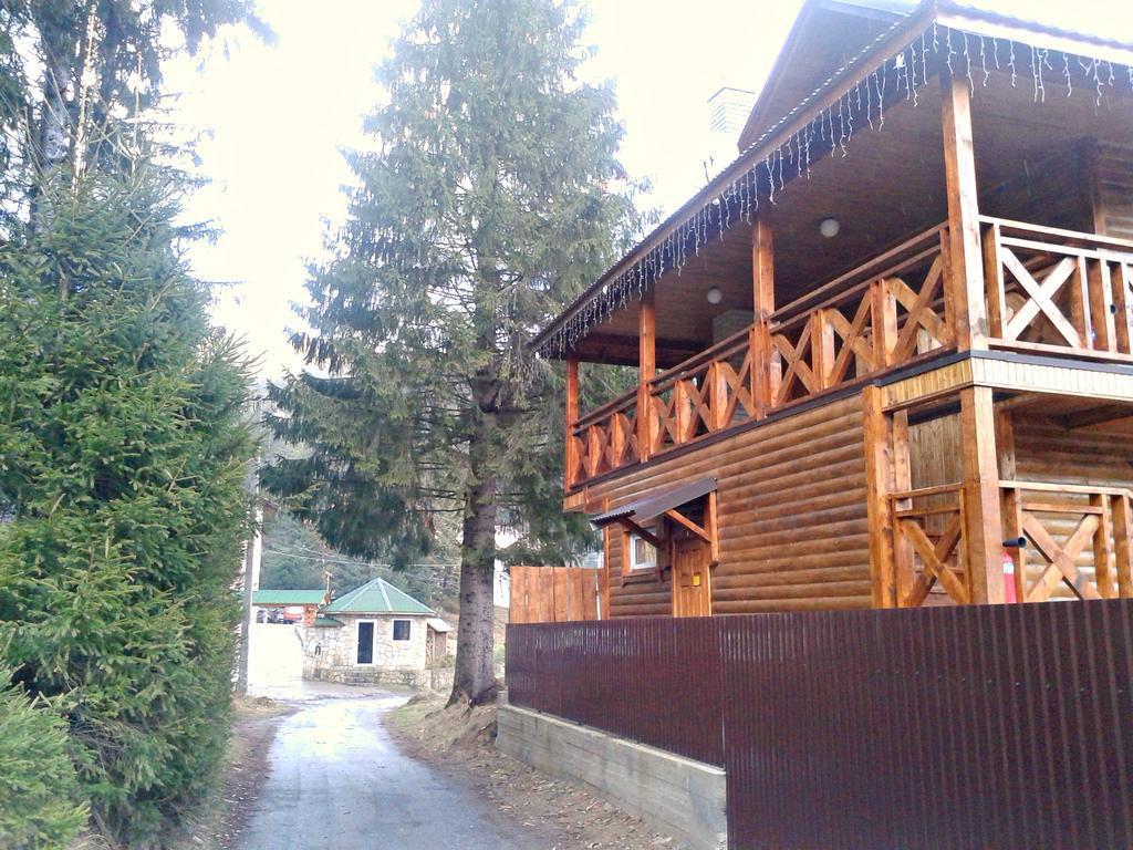 Hotel Krym Yaremche Exterior foto
