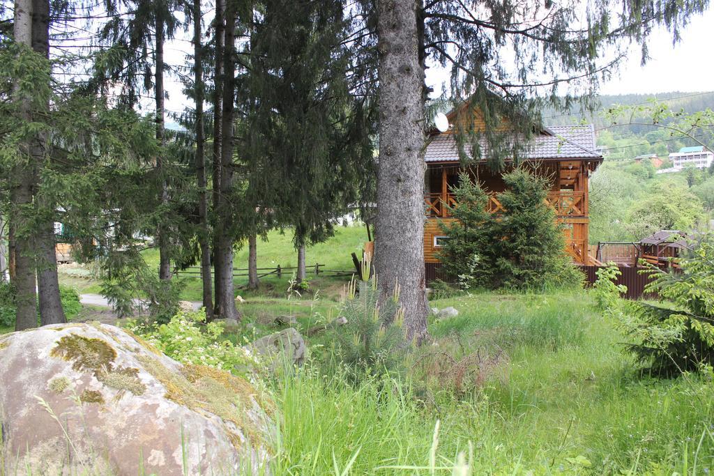 Hotel Krym Yaremche Exterior foto