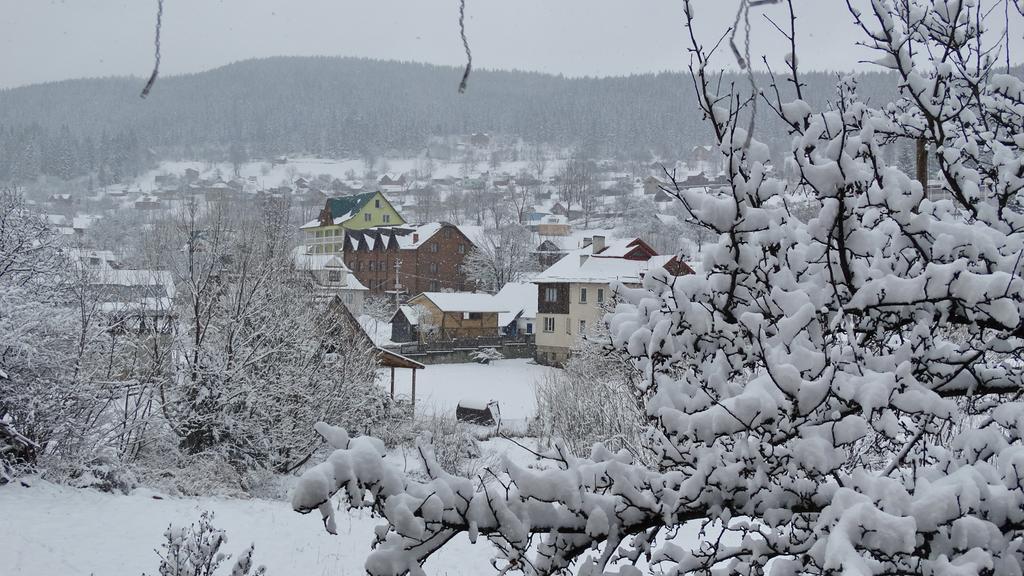 Hotel Krym Yaremche Exterior foto