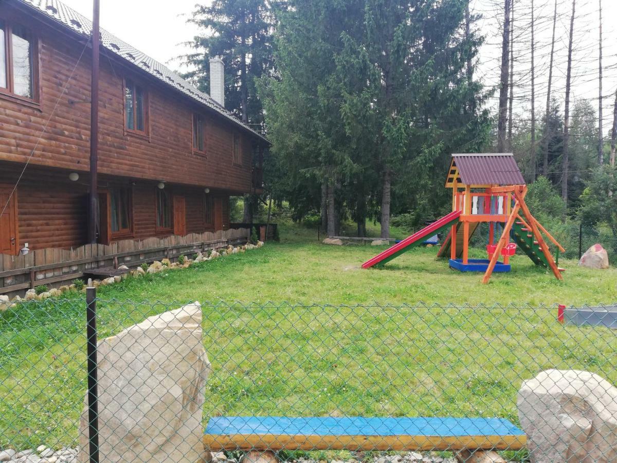 Hotel Krym Yaremche Exterior foto